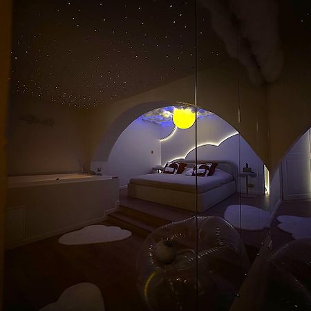 Moon Room, Nuit Insolite - Ollioules Toulon Var Екстериор снимка