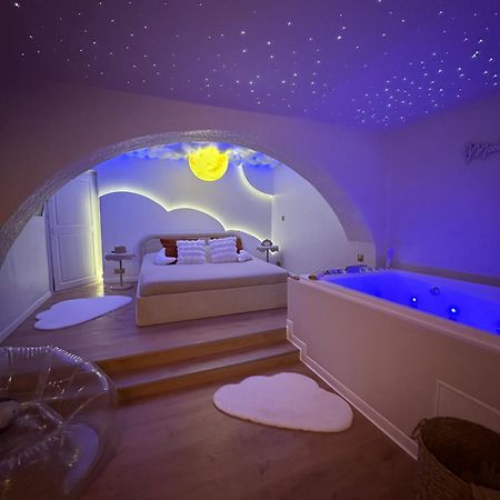 Moon Room, Nuit Insolite - Ollioules Toulon Var Екстериор снимка