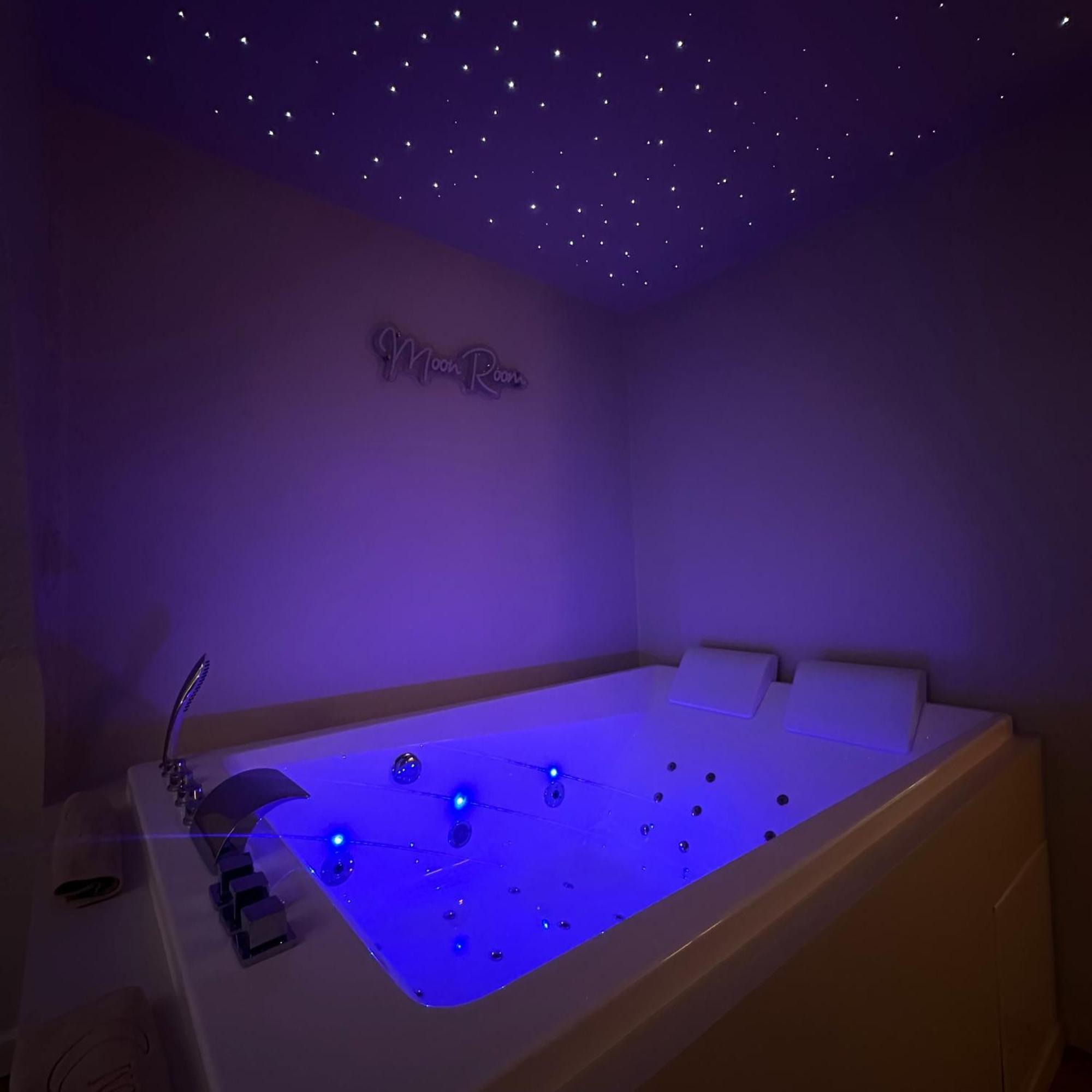 Moon Room, Nuit Insolite - Ollioules Toulon Var Екстериор снимка